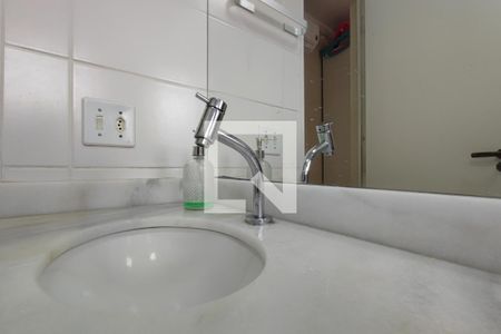 Banheiro Suíte de apartamento à venda com 2 quartos, 56m² em Vila Satúrnia, Campinas