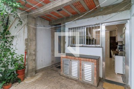 Casa à venda com 200m², 6 quartos e 2 vagas Casa à venda com 200m², 6 quartos e 2 vagasQuintal