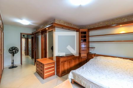 Casa à venda com 200m², 6 quartos e 2 vagas Casa à venda com 200m², 6 quartos e 2 vagasSuíte 3