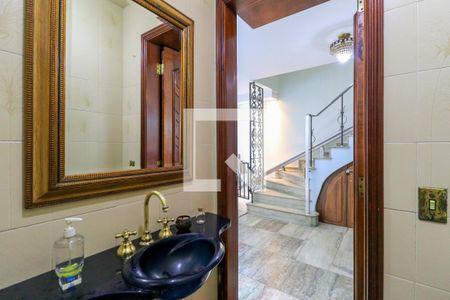 Casa à venda com 200m², 6 quartos e 2 vagas Casa à venda com 200m², 6 quartos e 2 vagasLavabo