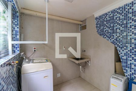 Casa à venda com 200m², 6 quartos e 2 vagas Casa à venda com 200m², 6 quartos e 2 vagasÁrea de Serviço