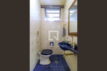 Casa à venda com 200m², 6 quartos e 2 vagas Casa à venda com 200m², 6 quartos e 2 vagasLavabo