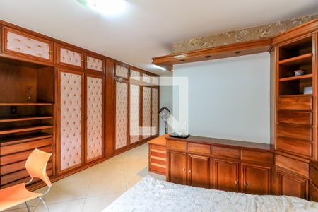 Casa à venda com 200m², 6 quartos e 2 vagas Casa à venda com 200m², 6 quartos e 2 vagasSuíte 3