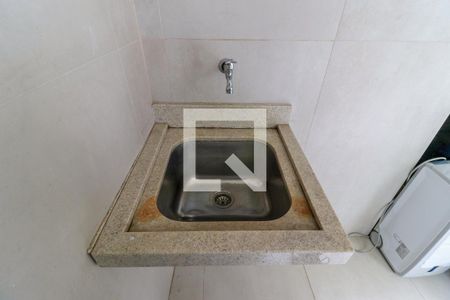 Casa à venda com 200m², 6 quartos e 2 vagas Casa à venda com 200m², 6 quartos e 2 vagasÁrea de Serviço