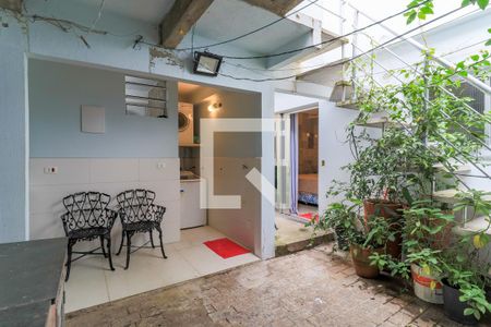 Casa à venda com 200m², 6 quartos e 2 vagas Casa à venda com 200m², 6 quartos e 2 vagasQuintal