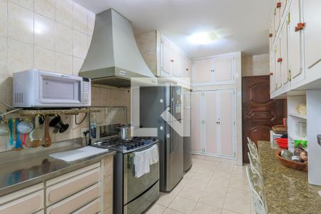Casa à venda com 200m², 6 quartos e 2 vagas Casa à venda com 200m², 6 quartos e 2 vagasCozinha