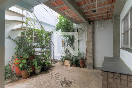 Casa à venda com 200m², 6 quartos e 2 vagas Casa à venda com 200m², 6 quartos e 2 vagasQuintal