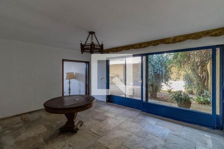 Casa para alugar com 2000m², 5 quartos e 6 vagas Casa para alugar com 2000m², 5 quartos e 6 vagasSala