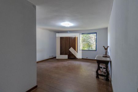 Casa para alugar com 2000m², 5 quartos e 6 vagas Casa para alugar com 2000m², 5 quartos e 6 vagasQuarto 1