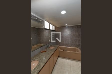 Apartamento à venda com 400m², 4 quartos e 4 vagasBanheiro da Suíte 1