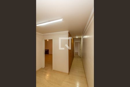 Apartamento à venda com 400m², 4 quartos e 4 vagasCorredor 