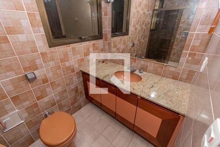 Apartamento à venda com 400m², 4 quartos e 4 vagasDetalhe Banheiro da Suíte 2