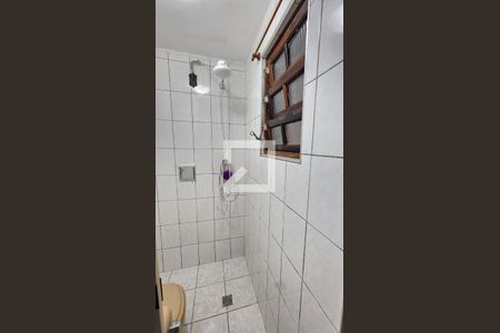 Casa para alugar com 200m², 4 quartos e 1 vagaChuveiro