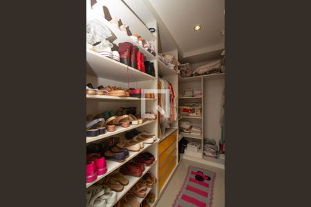 Casa à venda com 450m², 7 quartos e 2 vagas Casa à venda com 450m², 7 quartos e 2 vagasCloset do quarto 5