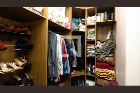 Casa à venda com 270m², 3 quartos e 2 vagasCloset da suíte