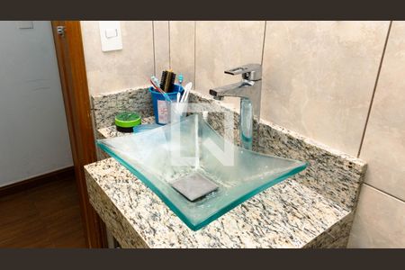 Casa à venda com 270m², 3 quartos e 2 vagasBanheiro