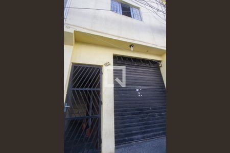 Casa à venda com 230m², 2 quartos e 1 vaga Casa à venda com 230m², 2 quartos e 1 vagaFachada