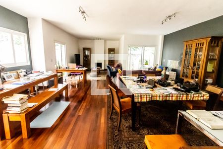 Casa à venda com 360m², 4 quartos e 3 vagasSala