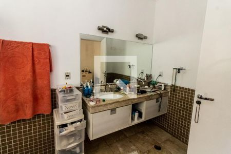 Casa à venda com 360m², 4 quartos e 3 vagasBanheiro da Suíte Quarto 4