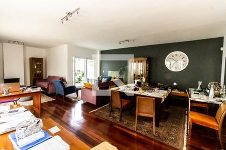 Casa à venda com 360m², 4 quartos e 3 vagasSala