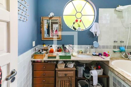 Casa à venda com 600m², 6 quartos e 4 vagas Casa à venda com 600m², 6 quartos e 4 vagasBanheiro Suite