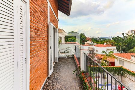 Casa à venda com 600m², 6 quartos e 4 vagas Casa à venda com 600m², 6 quartos e 4 vagasVarandas Quartos
