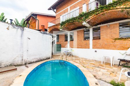 Casa à venda com 600m², 6 quartos e 4 vagas Casa à venda com 600m², 6 quartos e 4 vagasÁrea comum - Piscina