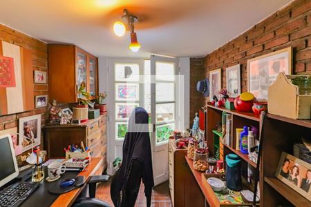 Casa à venda com 600m², 6 quartos e 4 vagas Casa à venda com 600m², 6 quartos e 4 vagasEscritório