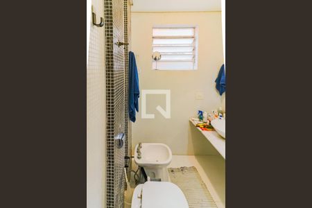 Casa à venda com 600m², 6 quartos e 4 vagas Casa à venda com 600m², 6 quartos e 4 vagasBanheiro