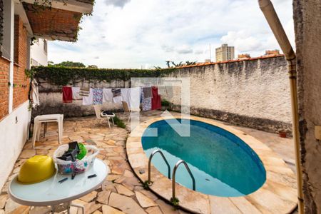 Casa à venda com 600m², 6 quartos e 4 vagas Casa à venda com 600m², 6 quartos e 4 vagasÁrea comum - Piscina