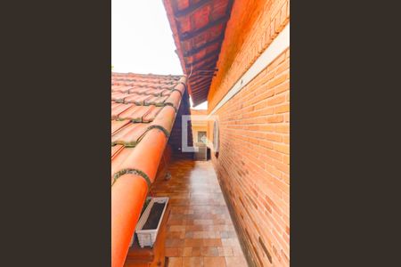 Casa à venda com 600m², 6 quartos e 4 vagas Casa à venda com 600m², 6 quartos e 4 vagasVaranda