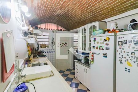 Casa à venda com 600m², 6 quartos e 4 vagas Casa à venda com 600m², 6 quartos e 4 vagasCozinha