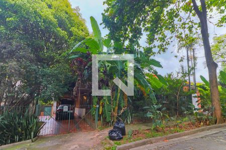 Casa à venda com 600m², 6 quartos e 4 vagas Casa à venda com 600m², 6 quartos e 4 vagasFachada