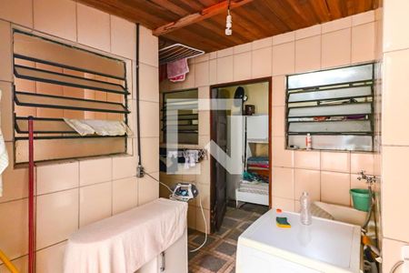 Casa à venda com 600m², 6 quartos e 4 vagas Casa à venda com 600m², 6 quartos e 4 vagasLavanderia