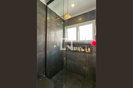 Casa de condomínio à venda com 597m², 4 quartos e 4 vagasBanheiro da Suíte 1