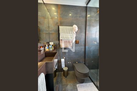 Casa de condomínio à venda com 597m², 4 quartos e 4 vagasBanheiro da Suíte 1