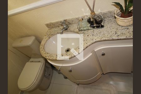 Casa de condomínio à venda com 125m², 3 quartos e 2 vagasLavabo