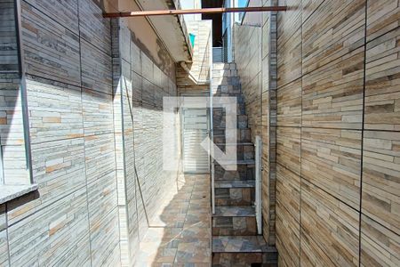 Casa para alugar com 150m², 3 quartos e 2 vagasEscadas