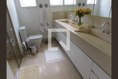 Apartamento à venda com 206m², 3 quartos e 4 vagasBanheiro 3