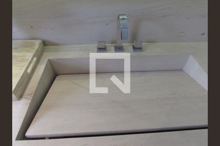 Apartamento à venda com 206m², 3 quartos e 4 vagasBanheiro 3