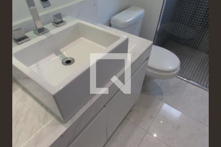 Apartamento à venda com 206m², 3 quartos e 4 vagasBanheiro Quarto 2