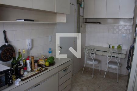 Apartamento à venda com 180m², 3 quartos e 3 vagas Apartamento à venda com 180m², 3 quartos e 3 vagasCozinha