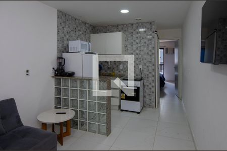 Sala de kitnet/studio para alugar com 1 quarto, 45m² em Recreio dos Bandeirantes, Rio de Janeiro