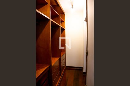 Casa à venda com 210m², 3 quartos e 2 vagasCloset