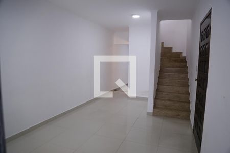 Sala de casa para alugar com 3 quartos, 123m² em Vila Guedes, São Paulo