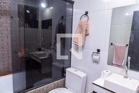 Casa à venda com 130m², 4 quartos e 2 vagasBanheiro 3