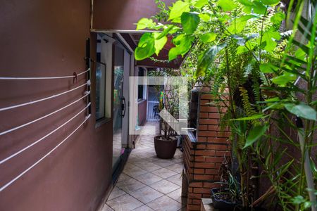 Casa à venda com 130m², 4 quartos e 2 vagascorredor lateral