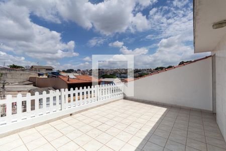 Casa à venda com 200m², 5 quartos e 2 vagas Casa à venda com 200m², 5 quartos e 2 vagasVaranda