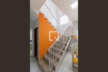 Escada de casa à venda com 5 quartos, 200m² em Vila Constança, São Paulo