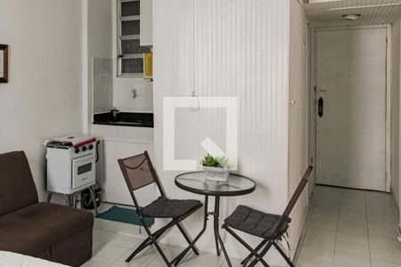 Sala/Quarto de kitnet/studio à venda com 1 quarto, 21m² em Copacabana, Rio de Janeiro